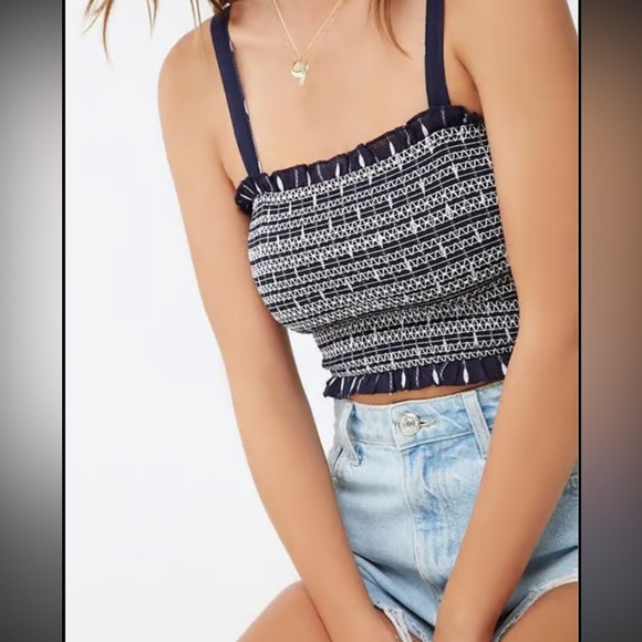 Forever 21 Women’s Smocked Crop Top Small Navy Blue White Patterned Sleeveless - Picture 1 of 6